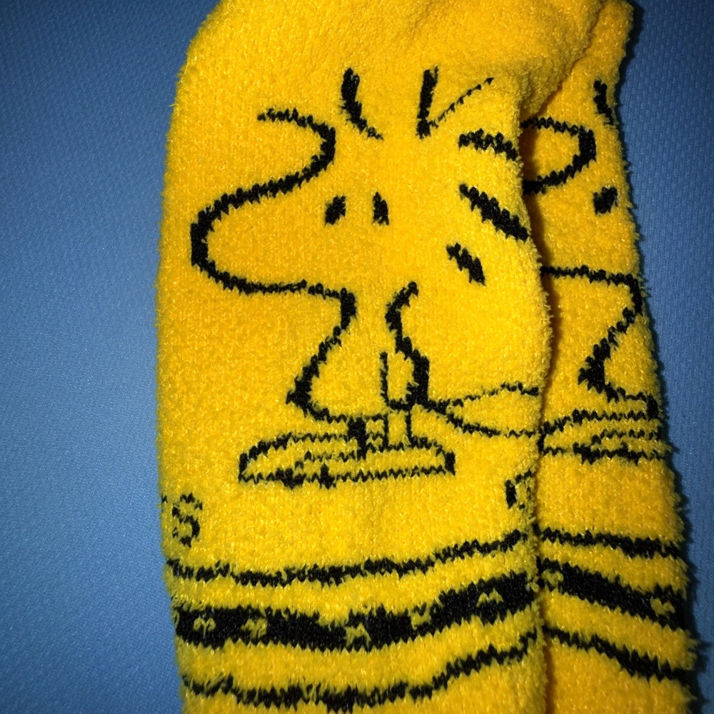 Peanuts Woodstock Snoopy Cozy Crew Socks Shoe Size 5-10 New Yellow Fuzzy Socks